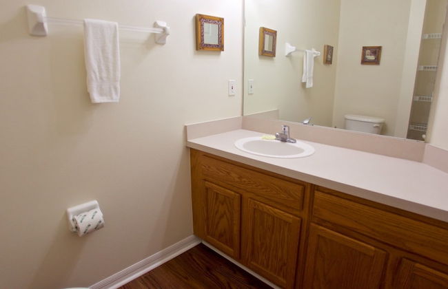 Norwich Townhome at Emerald Island - Foto 12