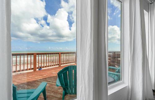 Amazing Oceanfront 2BR Home Cozy Peaceful and Kid and Pet Friendly - Photo 29