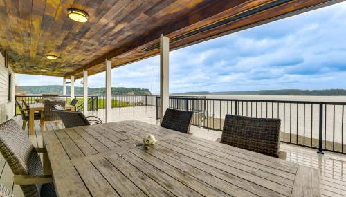 Beachfront Anderson Island Escape Rainier Views! - Foto 2