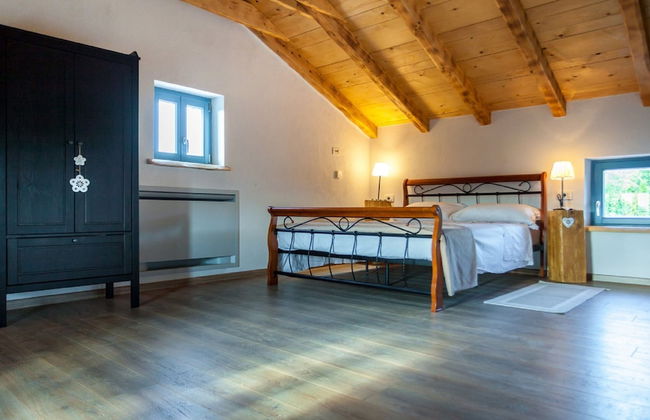 Gorgeous Villa With Private Swimming Pool and Covered Terrace - Photo 3