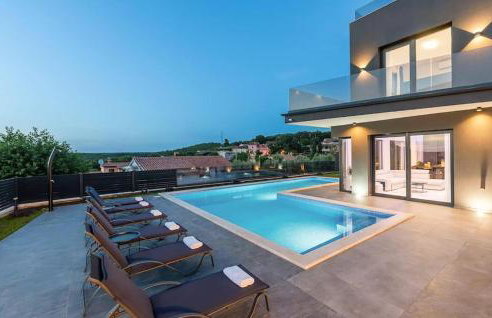 3 Bedroom Gorgeous Home In Sorici - Photo 13