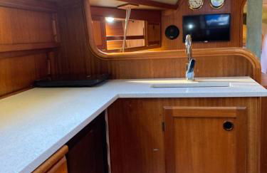 Entire Boat at St Katherine Docks 2 Available select using room options - Photo 50