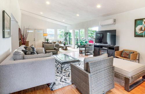 2 Mi to Downtown Coos Bay: Home w/ Deck, Fire Pits - Photo 1