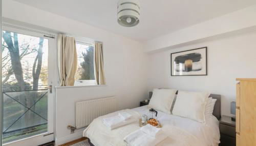 2BR Waterside Flat Parking WiFi Garden & DLR Nearby - Foto 3