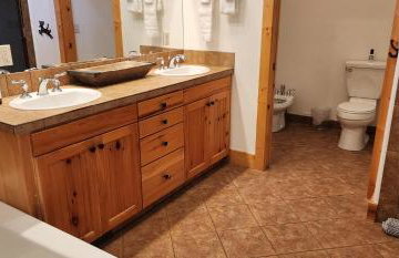 Sundance Spacious Vaulted Ceiling cabin, Hot tub, huge lawn - Foto 34