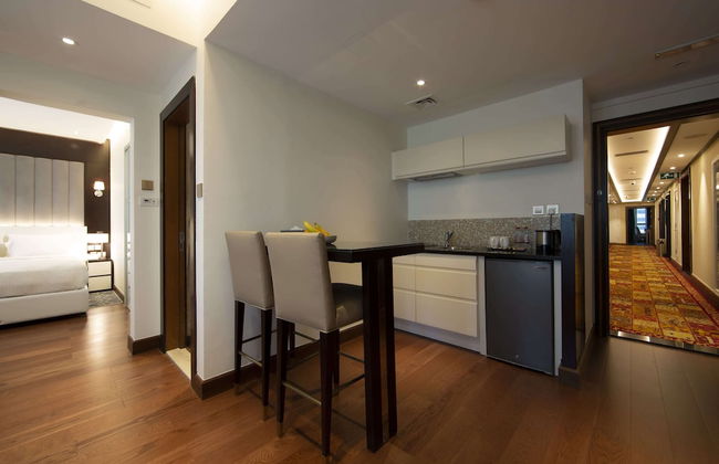 Number One Tower Suites - Photo 32