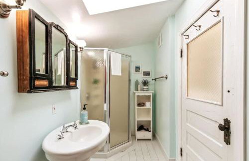 Charming Beach Cottage with Ocean Views & Sauna - Foto 25