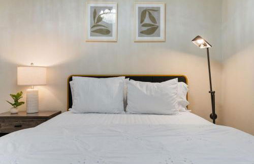 Modern 4BR Home w WiFi by Dell Diamond - Photo 10