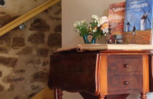 Maison historique du 15ème siècle avec jardin à La Carneille - FR-1-497-135 - Foto 17