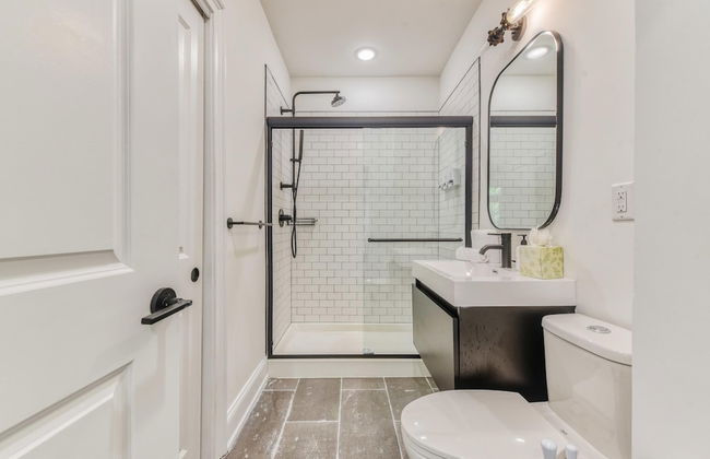 Sosuite Juliet Balcony 1BR Apt w W D Desk - Photo 6