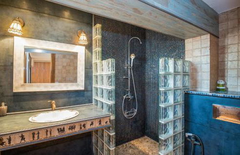 5 Bedroom Stunning Home In Roda De Berà - Foto 8