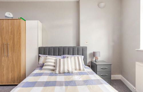 Group Friendly 2 Bed 2 Bath FREE PARKING for 2 Large Vans or up to 4 Cars Zone 2 Sleeps 10 Close to Central London and Zone 2 tube station - Photo 17