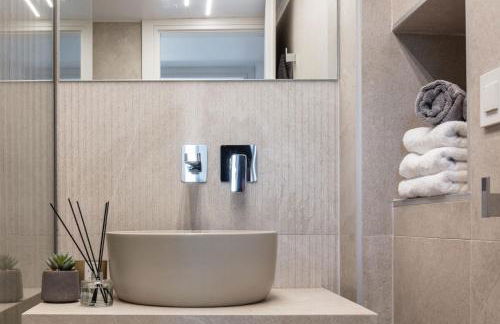 Akonizia Luxury House - With Private Heated Pool and Jacuzzi - Photo 56