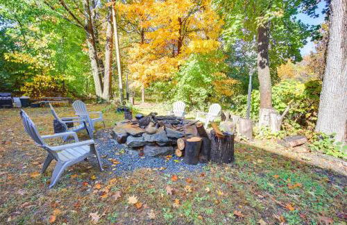 Riverfront Apt with Fire Pit and Yard in Millers Falls - Foto 2