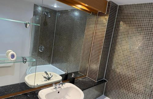 Cosy Panoramic Sea Views with North Dock Balcony - Foto 17