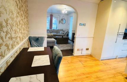 Olive, 3Bedrooms,1 extra Rm, Sleeps 9 with Garden, Free Parking in Grays, Lakeside, London - Foto 18