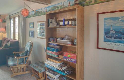 Serene Lakefront Baileys Harbor Home with Deck! - Foto 7