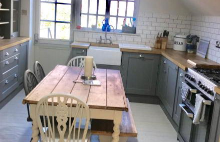 Duke of Monmouth penthouse luxury apartment Lyme Regis 3 bedroom parking Hot tub Garden dog friendly - Photo 8