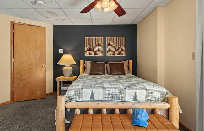 Lake View Chalet by Avantstay Lake Access Deck - Photo 42