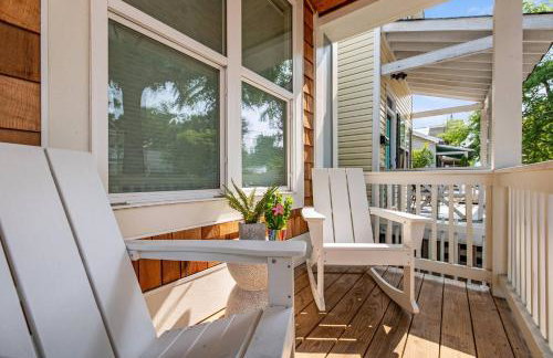 Downtown | Gorgeous | Pet Friendly! - Photo 18