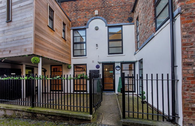 Reubens Court and City Apartments - Photo 29