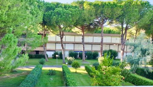 IssTravel, Holiday Homes in Marina di Bibbona from 400 to 900 meters from the sea, apartments 6 beds with private outdoor area - Foto 4, Garden