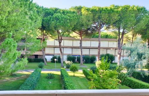 IssTravel, Holiday Homes in Marina di Bibbona from 400 to 900 meters from the sea, apartments 6 beds with private outdoor area - Foto 4