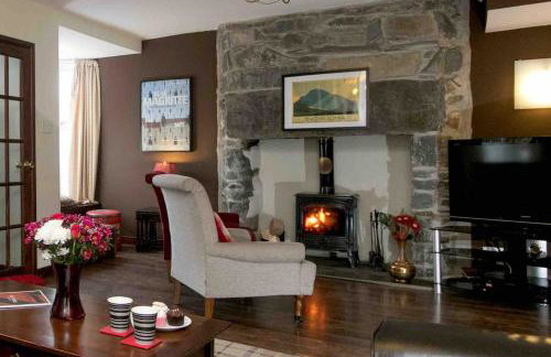 Awelon Holiday Cottage sleeps 10, Hot Tub, Log Burner, North Wales, Porthmadog - Foto 26