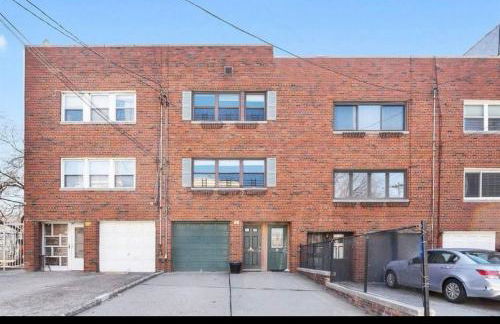 Easy PATH&Bus access- NYC| designer home + Deck. - Photo 60