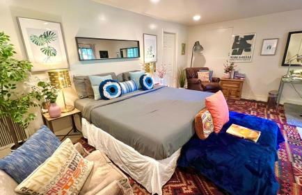 Hollywood Hills Spa Retreat Oasis with Tree Top Views, Private Jacuzzi Style Tub, Steam Room, Magical Half Acre Acre Garden and Patio, Free Parking for 2 cars, in LA's most Serene, Central Desirable Area - Foto 61
