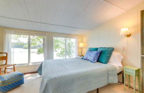 Lakefront Cottage with Covered Porch and Dock! - Foto 15