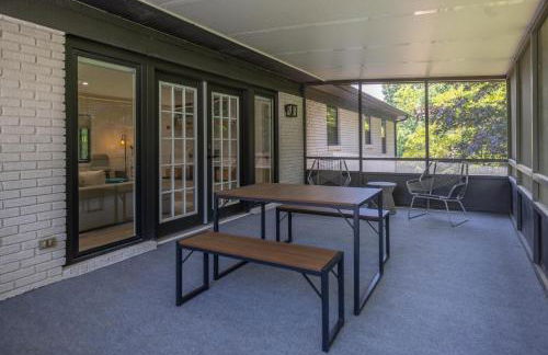 Mid-century Modern Impeccable Remodel with Hot Tub - Foto 13