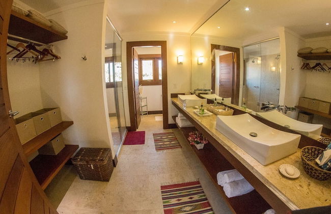 Mansão Exuberante Pé na Areia Ferradura - Photo 40