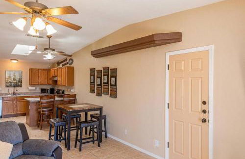 Beach Happy-Lake Close-Private Waterpark Oasis -sleeps 14 - Foto 30