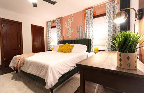 Private home with Hot Tub & Mini Golf & Fun Vibes near downtown Houston - Foto 20