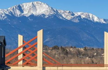Gorgeous Pikes Peak Views, Fireplace & 3-Bedrooms - Foto 2