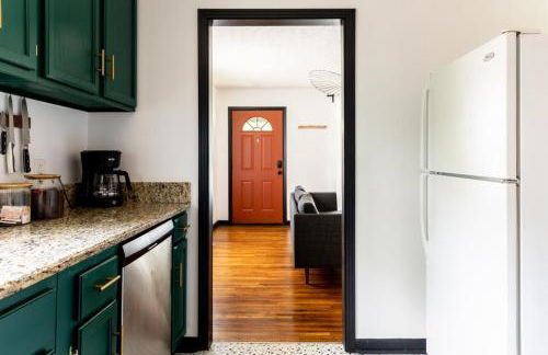 Mid-Century Modern Home Near Downtown with Free Parking - Foto 43