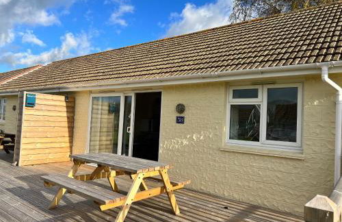 2 Bedroom Bungalow SV58, Seaview, Isle of Wight Free Wi-Fi - Photo 1
