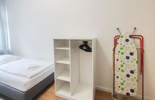 Tolstov Apartments - City Apartments with 2 , 3 and 6 Rooms - 15 Min to Messe DUS and Old Town DUS - Foto 42