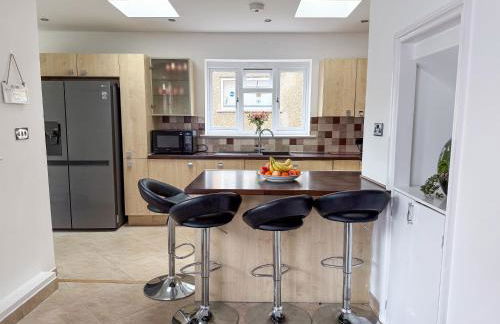 Bassetts House - Spacious! - Sleeps 7 - Close to PRUH Hospital - Free Parking - Photo 8