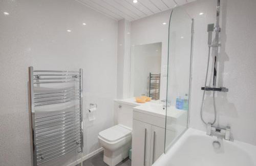 Stylish Modern Newly Built Apartment 15 min From City Centre - Foto 23