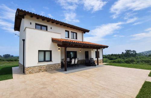 Casa Llanes con Jardín y Vistas – Mar y Cuera - Foto 1