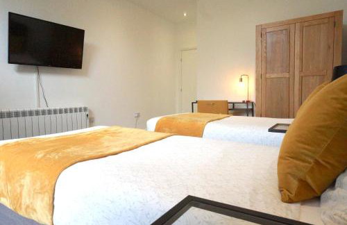 Entire Building - Suite of 3 Premium Apartments - Celebration bookings welcome - Foto 11