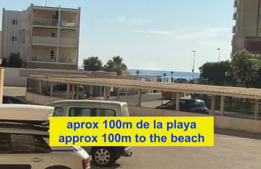 La Manga km 0, pisos estudios - planta baja - 100m de la playa - studio flats - ground floor - 100m from the beach, cada con bicis & tabla SUP, piscina & pádel & tenis & más - each with bikes & SUP board, pool & paddle & tennis & more - Foto 46