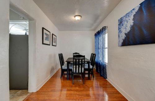 Shark Shack large house minutes to the beach - Photo 3