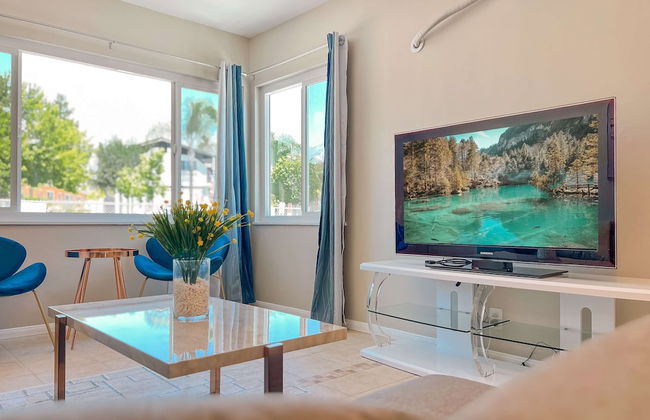 Modern Retreat With Spacious Yard Cozy Interiors - Foto 3