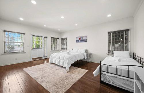 Spacious 5BR LA Villa with Pool Spa & Game Room - Foto 26