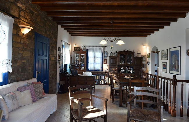 Sophia Villa Paros - Beachfront Villa at Lolantonis - Photo 23