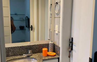 Apto com localização privilegiada e piscina - Charmoso e completo - Foto 12