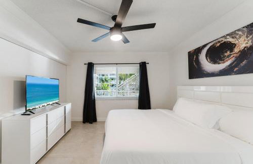 Luxury Waterfront Boca with Pool, Hot Tub and Boat Views - Photo 36